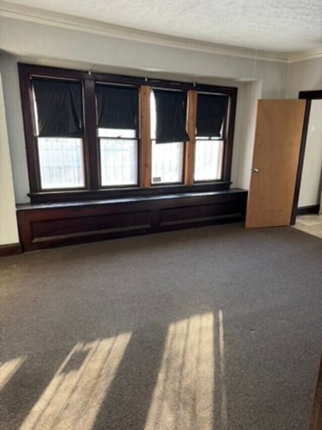 Building Photo - Updated  3-bedroom single family house available NOW!