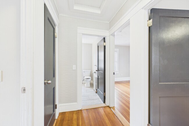 Building Photo - 263 Narragansett St