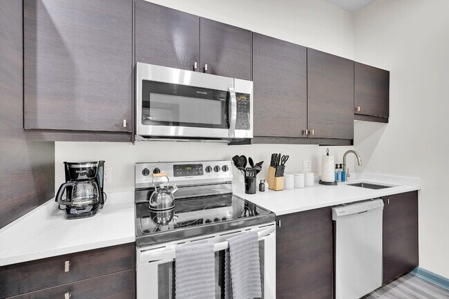 Building Photo - Furnished 2-Bedroom, 2-Bath Apartment near the Medical Campus