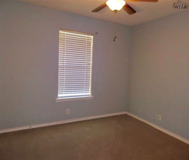 Building Photo - 405 Swenson St