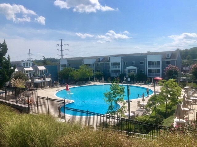 community pool - 4149 S Four Mile Run Dr
