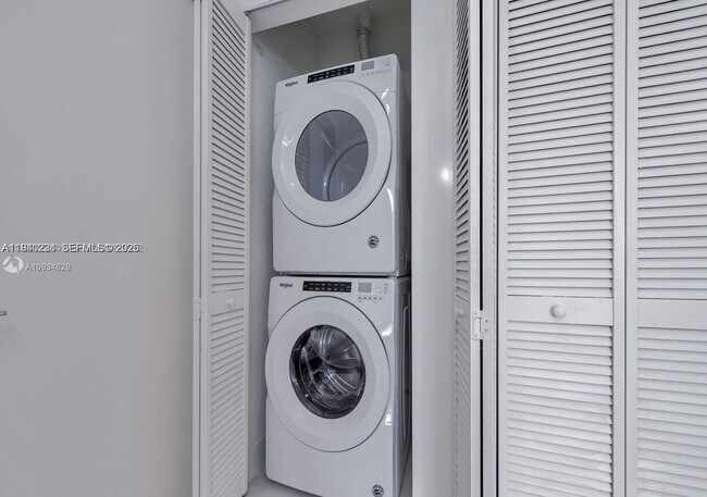 Building Photo - 2000 Metropica Wy