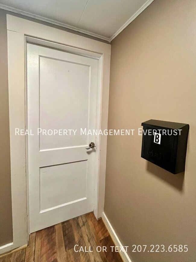 Building Photo - 100 Main St