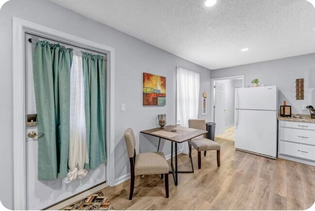 Building Photo - Furnished 1-Bedroom Apartment with Private Entrance and Free Laundry