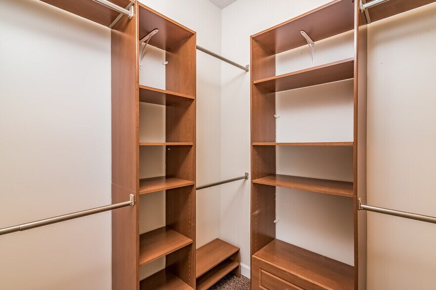 Building Photo - 318 Gatewood Dr