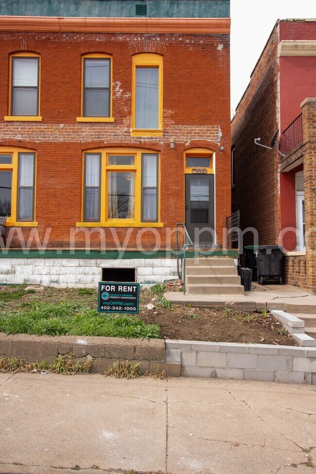 Building Photo - SIERRA 1322/1324 S 6 ST