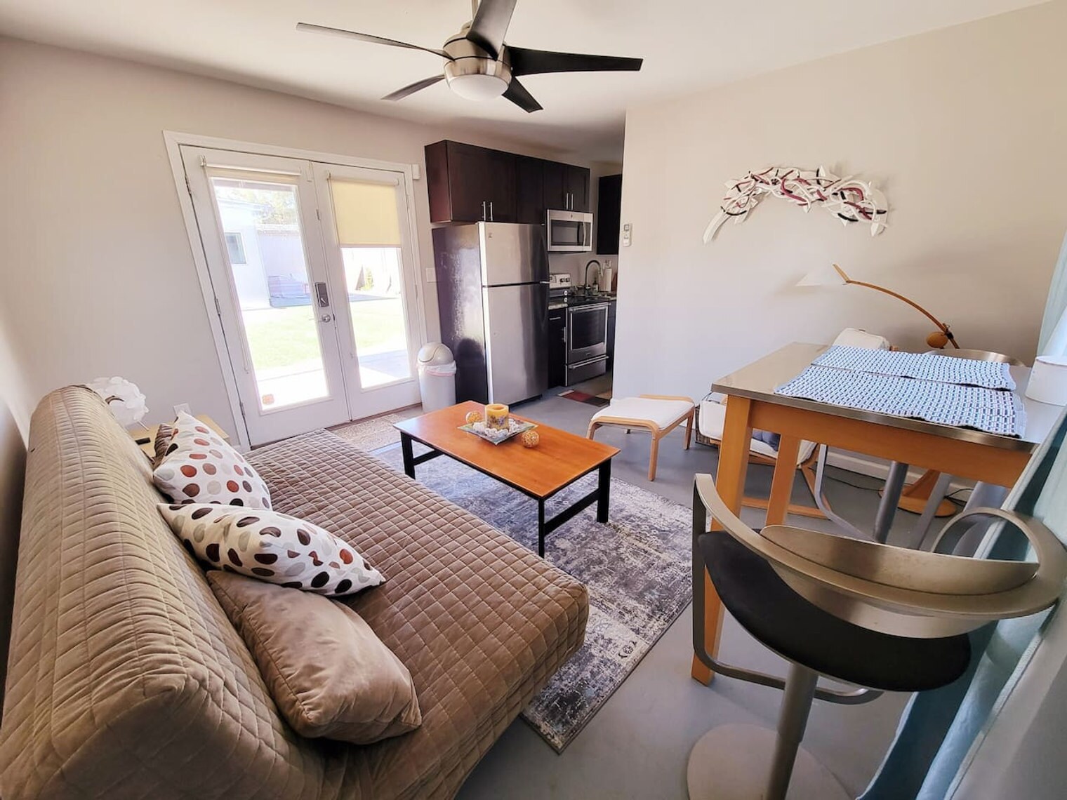 Building Photo - 1510 E Whitton Ave