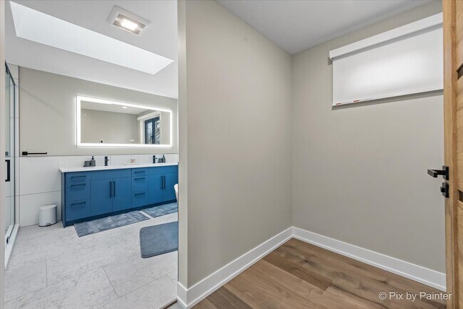 Building Photo - 154 Oak St