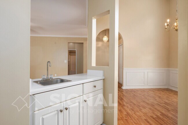 Building Photo - 108 Spring Pl