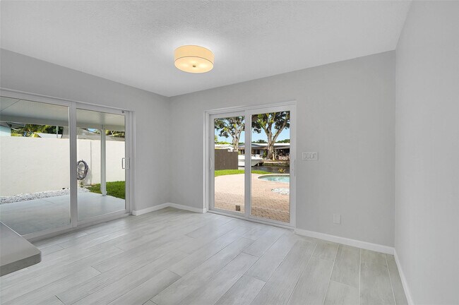 Building Photo - 4710 SW 43rd Ave