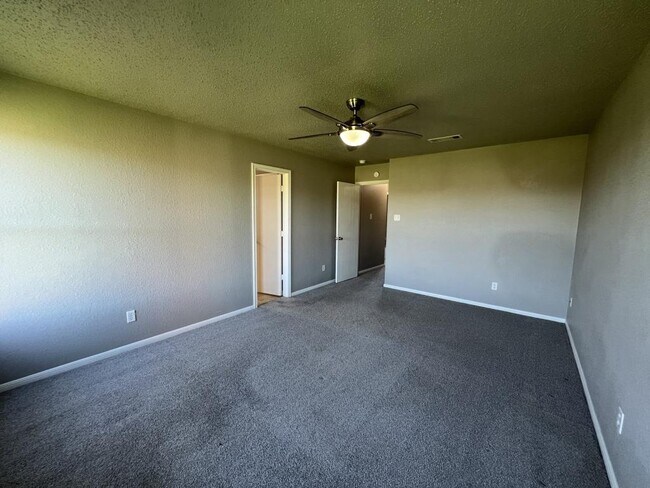 Building Photo - 4115 Mustang Dr
