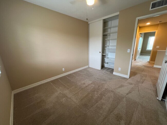 Building Photo - Tustin 3 bed 2.5 bath + office and bonus room