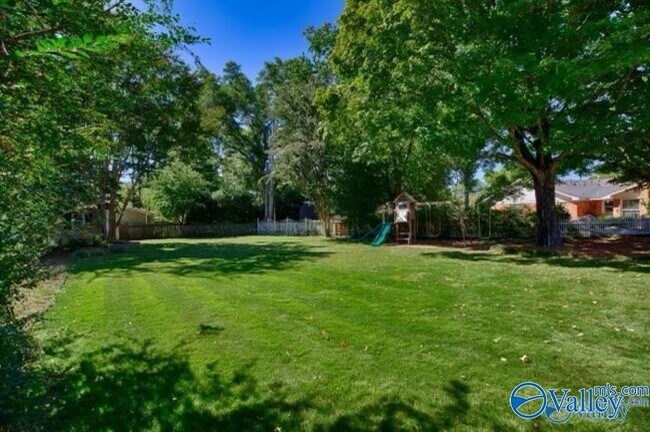 Building Photo - 1302 Cleermont Dr SE
