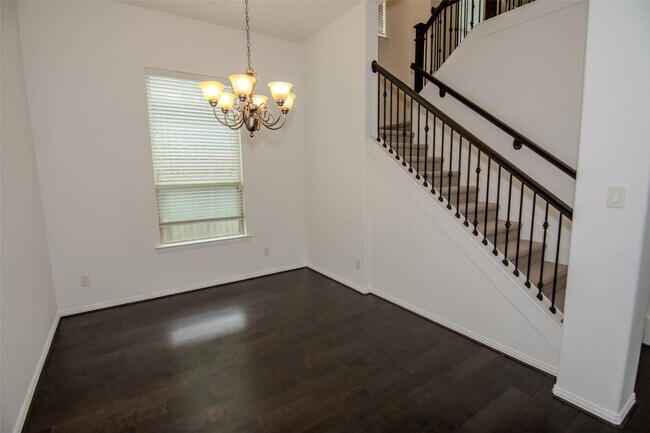 Building Photo - 18122 Glenlyon Dr