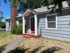 Building Photo - 2 bedroom 1 bath home