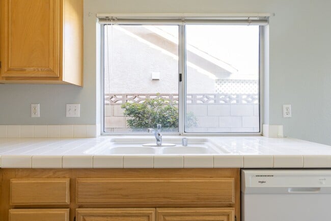 Building Photo - West Lancaster4 bedroom + bonus room