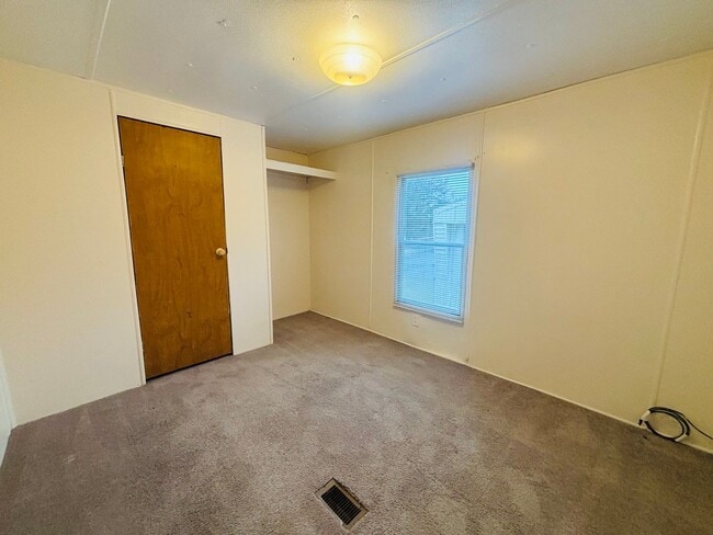 Building Photo - Mobile Home