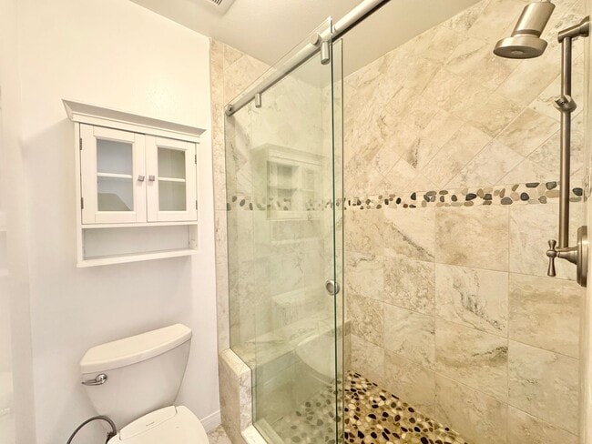 Building Photo - Beautiful 3Bd/2.5Ba Available In Costa Mesa