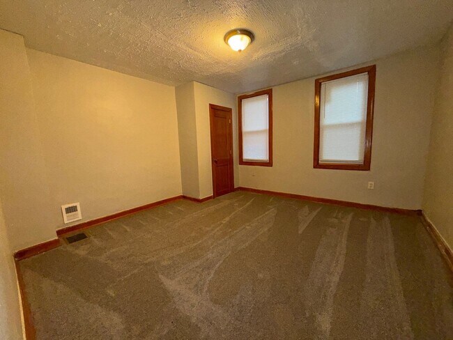 Building Photo - three Bedroom Home In Baltimore city