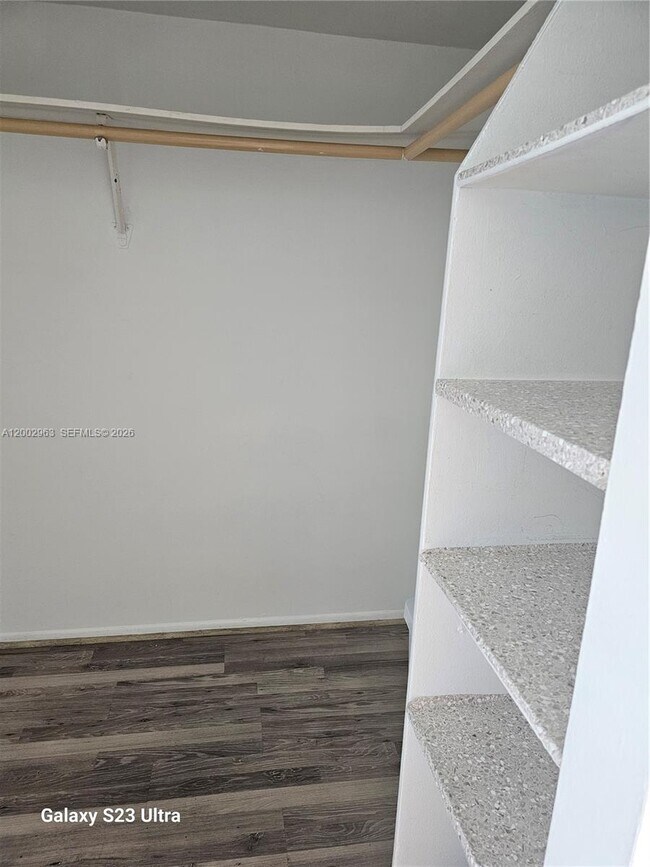 Building Photo - 20400 W Country Club Dr