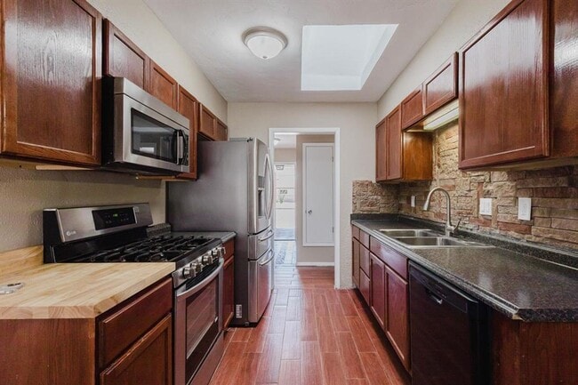 Building Photo - Cute, Clean Brick Home