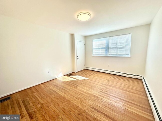 Building Photo - 362 Ripka St