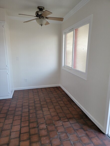 Building Photo - 641 Shalimar Dr