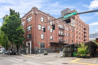 Building Photo - Gorgeous loft in a converted window factor...