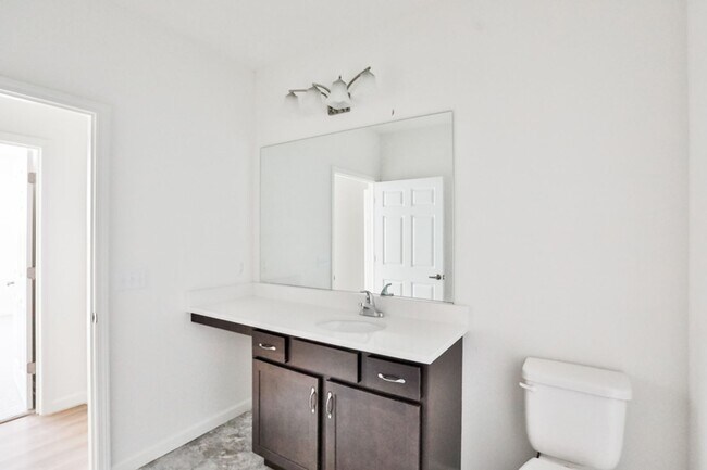 Building Photo - Newly Built Luxury 1 Bed Apartment!