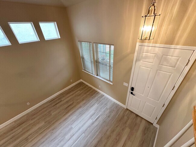 Building Photo - Beautiful Natomas Park Home – 5 Bed / 3 Bath, new interior paint, 2 story!