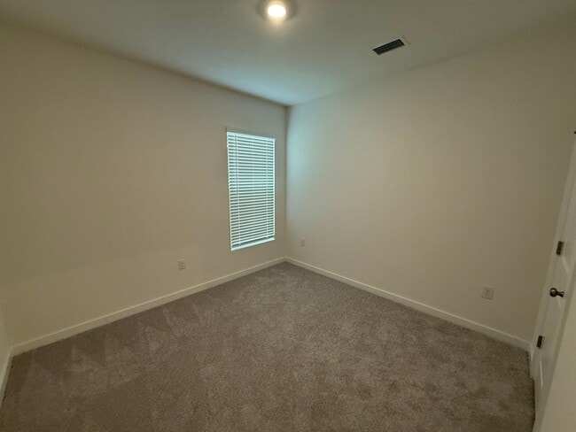 Building Photo - Free Wi-Fi for the first year! 4 Bed/2 Bat...