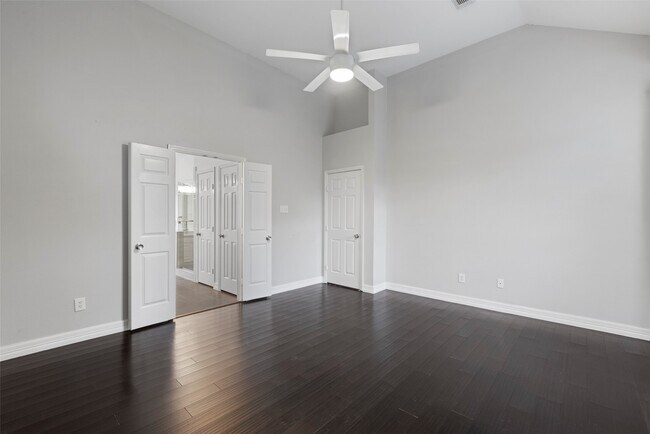 Building Photo - 9023 Eaglecove Dr