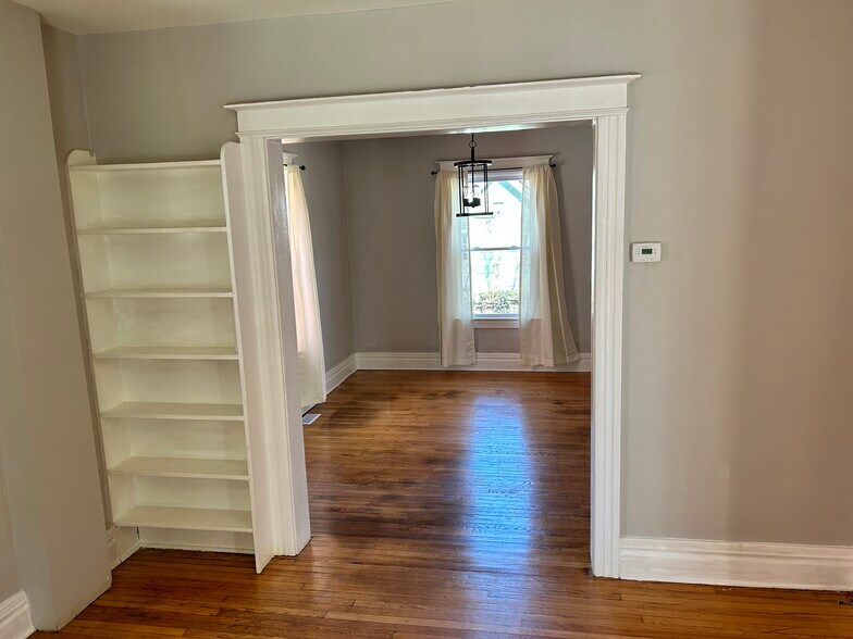 Building Photo - 16 Goebel Place