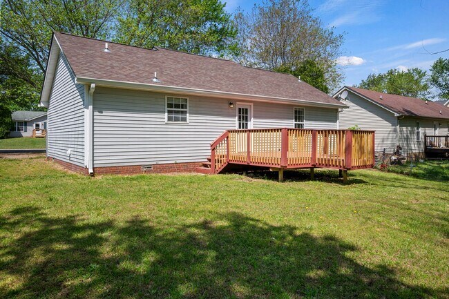 Building Photo - Beautifully Renovated Home!