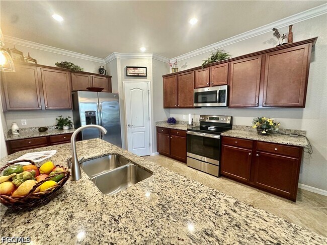 Building Photo - 11600 Golden Oak Terrace