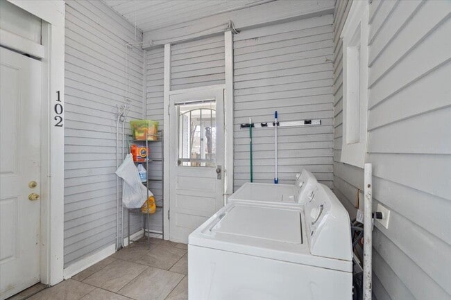 Building Photo - 227 N Willett St