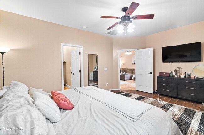 Building Photo - 26135 W Runion Dr