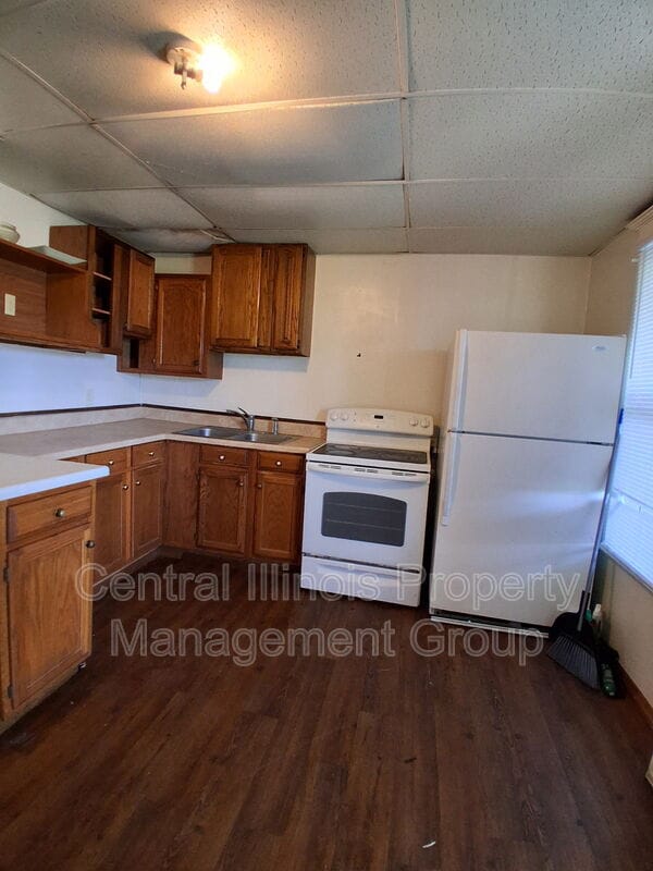 Building Photo - 403 1/2 E. Monroe