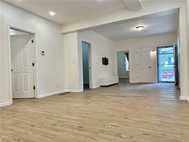 Building Photo - 2214 W 32nd St