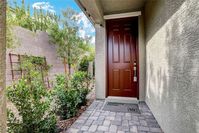 Building Photo - 7586 Lush Oasis Ave.