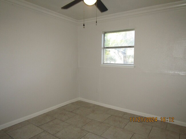 Building Photo - 5 Bedrooms. Newly renovated! $200 off firs...