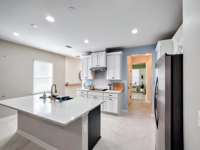 Building Photo - 253 Bella Dr