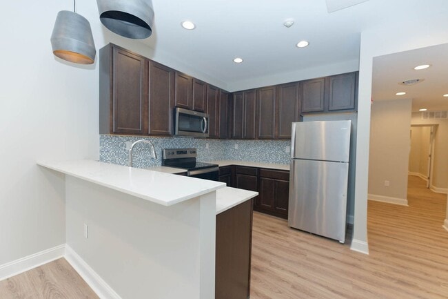 Primary Photo - 536 Madison Ave
