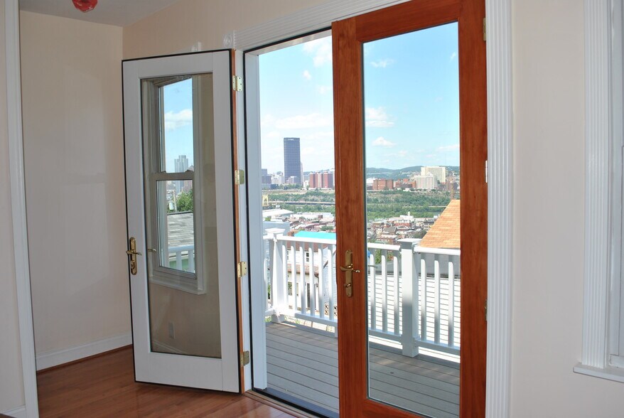 Building Photo - 1927 Huron St