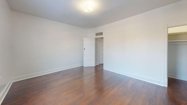 Building Photo - Four Bedroom 2,500 Square Foot House W/Back Patio, Multiple Kitchens/Laundry Facilities