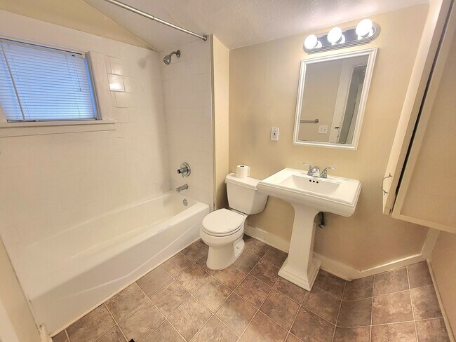 Building Photo - Cozy 1 Bed, 1 Bath Home in Desirable SE Portland