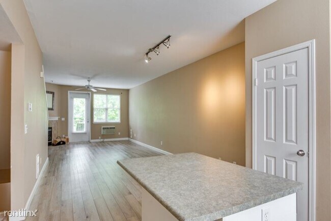 Building Photo - 3 br, 2 bath Condo - 1526 SE Cutter Ln