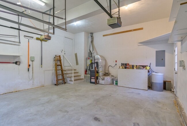 Building Photo - 3-Bedroom Home in Hillcrest Farms on Corne...