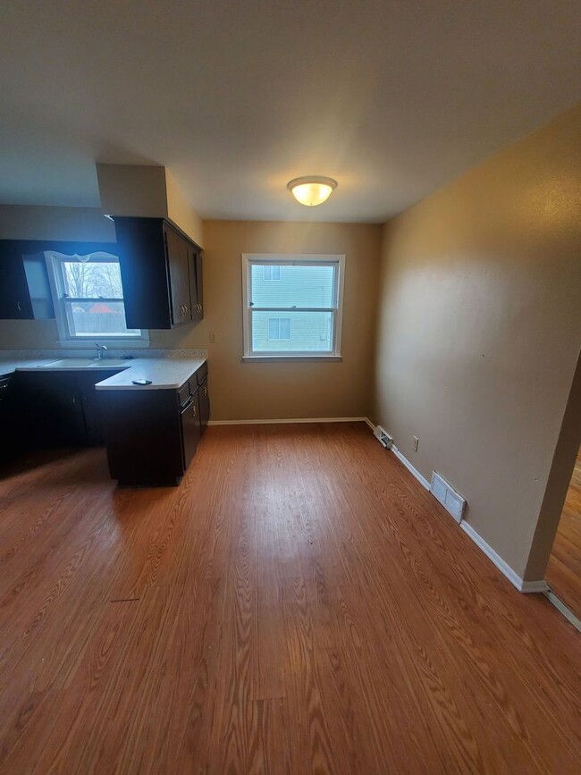 Building Photo - 8615-8617 N 106th St. (Townhouse)