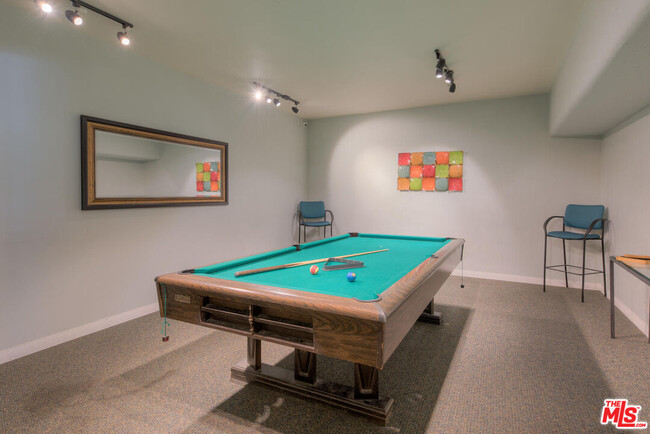 Building Photo - 5600 Kensington Wy